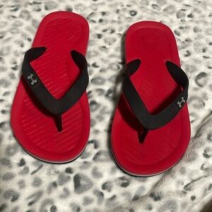 Used Under Armour sandals for boys size 1-2 youth